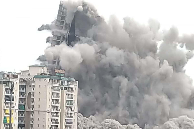 AT LAST, TWIN TOWERS GET DEMOLISHED