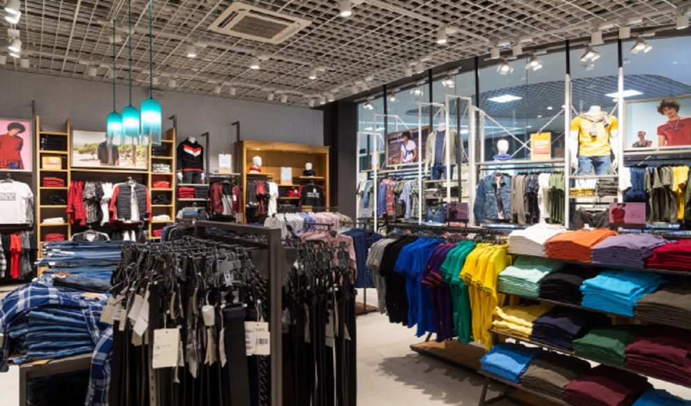SMALLER CITIES OF INDIA TO HAVE MORE BUYERS OF BRANDED PRODUCTS _______________________________________________________ NEW DELHI, August 25, 2022 (TBINN) Reportedly, cities like Baroda, Budaun, Indore, Nagpur and Udaipur will record a yearly growth of 91 per cent in terms of number of malls, according to a recent survey. Consumers in these tier II and III cities are now purchasing more branded products and, therefore, setting the stage for growth of retail across the country. Among all cities in India, Chennai will see the highest supply of four new malls this year.