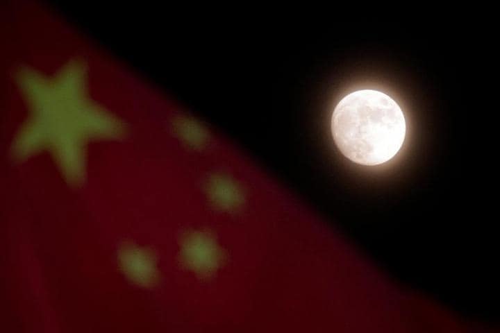 CHINA AIMING UNMANNED MISSIONS TO MOON