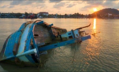 IN BANGLADESH 24 HINDU DEVOTEES DIE AS BOAT CAPSIZES