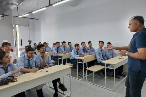 STUDENTS LEARNT TECHNIQUES OF PHOTOGRAPHY BY ACE PHOTOGRAPHER VIVEK SINGH AT I.T.M. DEHRADUN